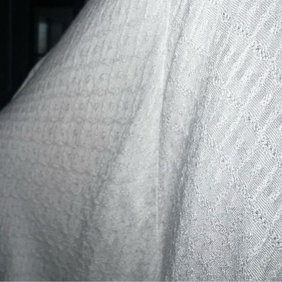 Silence + Noise White Wrap Blouse Womens M V-Neckline Long Sleeve Textured Rayon - Picture 8 of 10